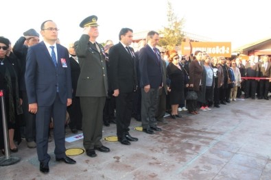 Ayvalık'ta Atatürk Büyük Bir Hüzünle Anıldı