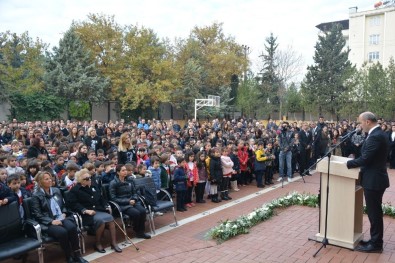 GKV'li Öğrencilerden Atatürk'e Sevgi Seli
