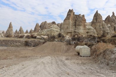 Kapadokya'da Kaçak Binanın Üzeri Toprakla Örtüldü