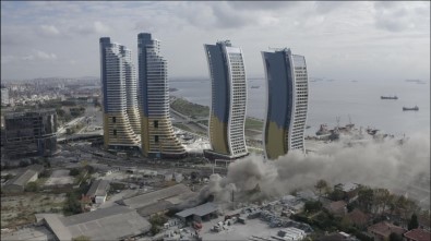 Kartal'da Bir Fabrikanın Bahçesinde Çıkan Yangın Havadan Görüntülendi