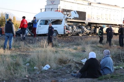Kayseri'de Hemzemin Geçitte Karı Ve Kocanın Hayatını Kaybettiği Tren Kazası Kamerada