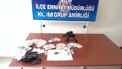 Otomobilinde Ruhsatsız Tabanca Ve Uyuşturucuyla Yakalanan Şahıs Tutuklandı