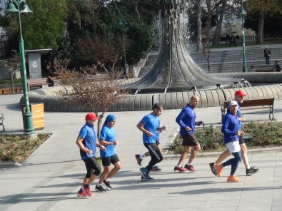 (Özel) Vodafone İstanbul Maratonu İçin İstanbul'a Gelen Faslılar, Taksim Meydanı'nda Antrenman Yaptı