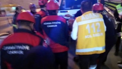 Adana'da Otomobil Refüje Çarptı Açıklaması 2 Yaralı