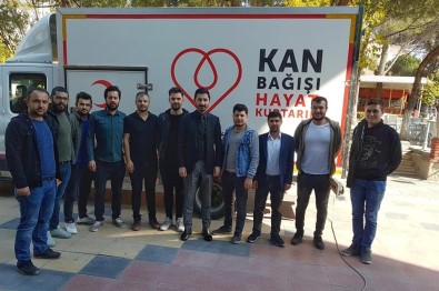AK Parti'li Gençlerden Kan Bağışı