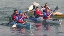 İZMİR KÖRFEZİ - Görme Engelli İki Genç Kanoyla İzmir Körfezi'ni Geçti