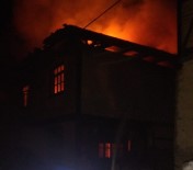 Tosya Karabey Köyünde 2 Katlı Bir Ev Tamamen Yandı