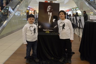 Vatandaşlardan Atatürk Fotoğraf Sergisine Yoğun İlgi