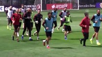 HAKAN ÇALHANOĞLU - A Milli Futbol Takımı'nda Mesai Başladı