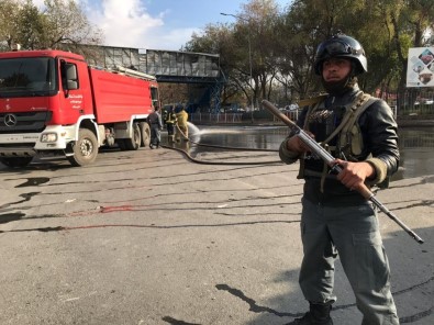 Afganistan'da İntihar Saldırısı Açıklaması1'i Polis 6 Ölü