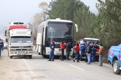 Bolu'da Öğrencileri Taşıyan Otobüs Zincirleme Kazaya Karıştı Açıklaması 11 Yaralı