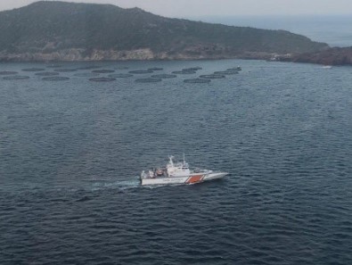Dikili'de Tekne Battı, Düzensiz Göçmenler Aranıyor