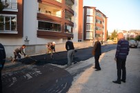 Dinar'da Sıcak Asfalt Serme Çalışmaları Devam Ediyor