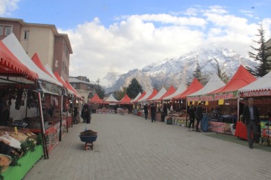 Hakkari'de 'Yöresel Ürün Fuarı' Açıldı