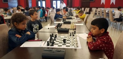 Öğrenciler Satranç Turnuvasında Hem Eğlendi Hem De Ata'larını Andı
