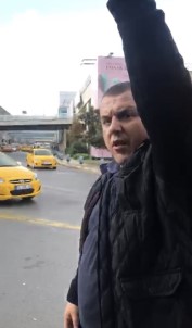 (Özel) Atatürk Havalimanı'nda Taksi Durağı Kahyası Olduğu İddia Eden Şahıs Uber Sürücüsüne Saldırdı