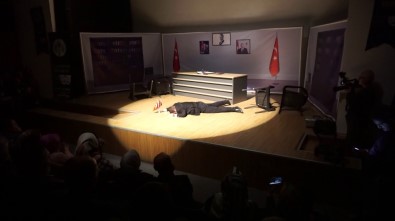 Şehit Kaymakam Safitürk'ün Hayatı Tiyatro Sahnesinde