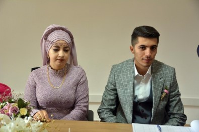 Yozgat'ta Genç Çift Müftülük Nikahı İle Hayatlarını Birleştirdi