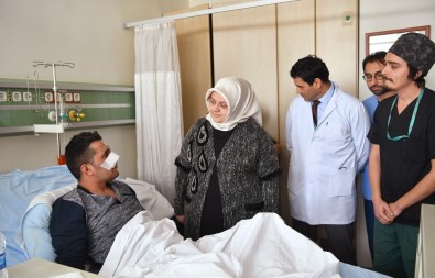 Bakan Selçuk, Şemdinli'de Yaralanan GATA'da Tedavi Gören Gazileri Ziyaret Etti