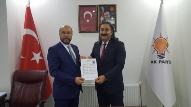 Cengiz Şahin, Tatvan Belediye Başkanlığı İçin Aday Adaylık Başvurusunu Yaptı