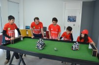 ROBOTLAR - Denizlili Minikler Robotlara Yapay Zeka Yükleyip Futbol Oynatıyor