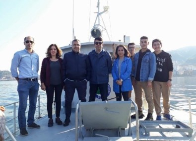 GRÜ Uygulama Gemisi Liselilerle Demir Aldı