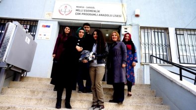 Hem Okulunun Hem De Sarıgöl'ün Gururu Oldu