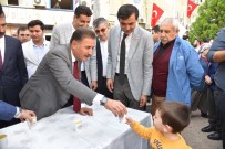 NARENCİYE FESTİVALİ - Başkan Tuna, Vatandaşlara Narenciye Suyu İkram Etti