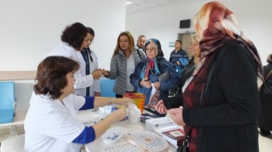 Burhaniye'de Diyabet Günü'nde Ücretsiz Şeker Ölçümü
