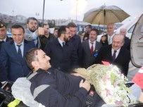 ORHAN FEVZI GÜMRÜKÇÜOĞLU - Gazi Uzman Çavuş Akyüz GATA'daki Tedavisinin Ardından Memleketine Döndü