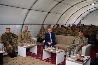 İçişleri Bakanı Soylu'dan El-Bab'daki Askerlere Moral