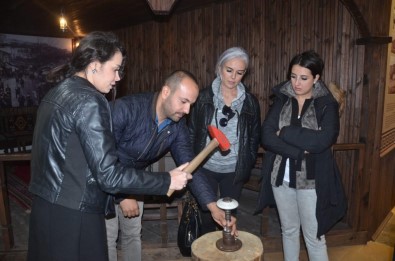 'Olgun Portakal'' Adlı Tiyatro Oyuncularından Bilecik Gezisi