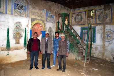 (Özel) Manisa'da Tarihi Cami Göz Göre Göre Yok Oluyor