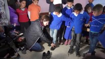 KAZANLı - Şanlıurfalı Öğrencilere Kışlık Bot Ve Mont Yardımı