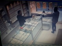 KAR MASKESİ - Silahlı Soyguncuyu Ateş Ederek Püskürttü