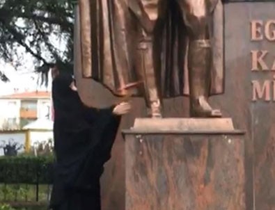 Tekirdağ'da Atatürk Anıtı'na baltayla saldıran kadın serbest bırakıldı