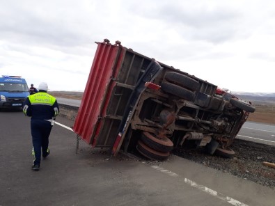 Yozgat'ta Kamyonet Devrildi Açıklaması 1 Yaralı