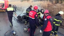 Adana'da Devrilen Otomobil Yandı