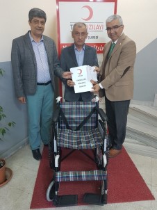 Aladağ Ailesinden Kızılay'a Tekerlekli Sandalye Bağışı