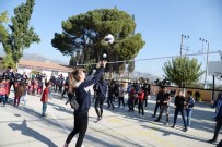 VOLEYBOL TAKIMI - Aydın'ın Sultanları Kocagürlü Çocuklarla Maç Yaptı