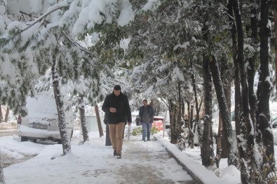 Bayburt'ta Kar Yağışı Olumsuzluklara Neden Oldu