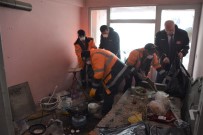 KAYHAN - Çöp Evde Kalan Yaşlı Adama Belediye Sahip Çıktı