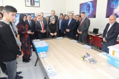 Kırklareli Anadolu İmam Hatip Lisesi Robotik Ve Kodlama Atölyesi Açıldı