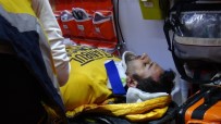 İLKÖĞRETİM OKULU - Motosiklete Çarpan Vicdansız Sürücü Yaralıyı Bırakıp Kaçtı