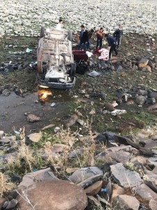 Şanlıurfa'da Otomobil Şarampole Uçtu Açıklaması 4 Yaralı