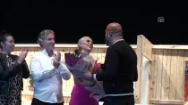 ŞEYH EDEBALI - Tiyatro Sahnesinde Evlilik Teklifi