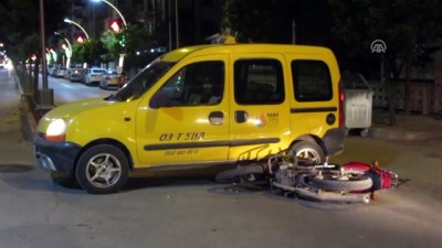 Afyonkarahisar'da Taksiyle Çarpışan Motosikletin Sürücüsü Öldü