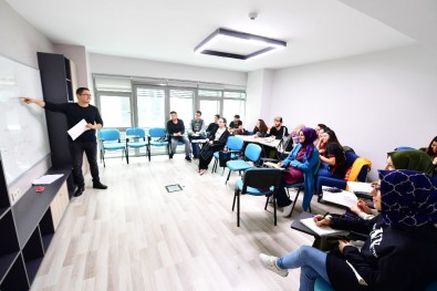 Akademi Beyoğlu'nda Sekiz Branşta Yabancı Dil Eğitimi