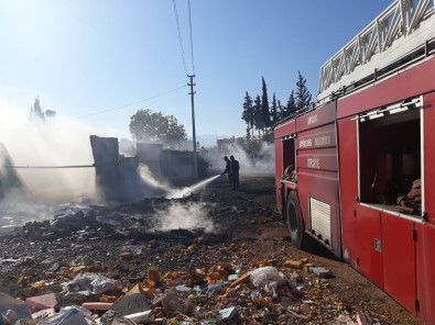 Antalya'da Ev Ve Çalılık Yangını