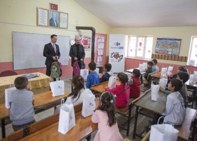 Carrefoursa Ve TOG'dan Öğrencilere Kırtasiye Yardımı